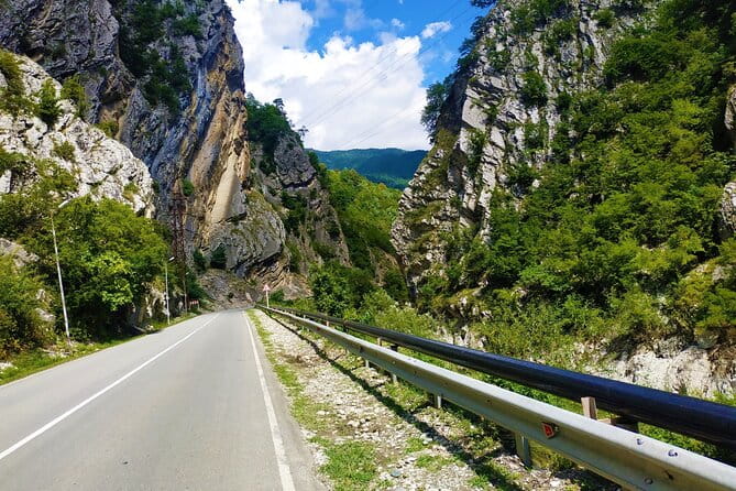 Private Tour to Racha from Tbilisi with Medieval Churches, Wine Tasting & Lunch - The Lunch and Wine Tasting Experience