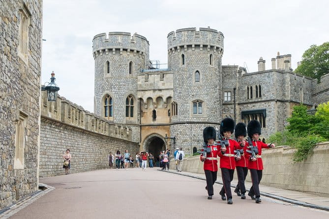Private Tour to Stonehenge and Windsor Castle - Who is this tour best suited for?