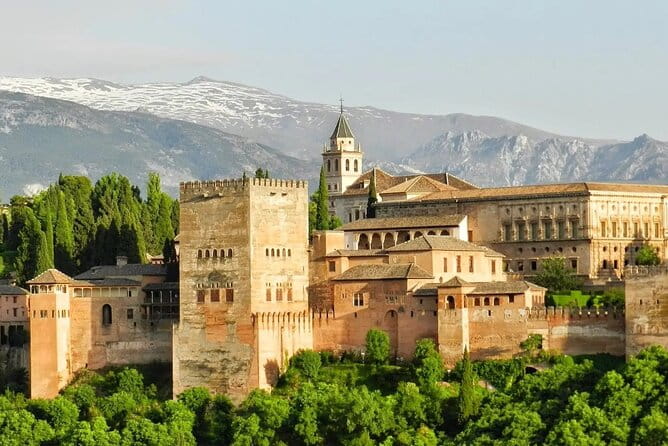 Private Tour to The Alhambra and Generalife From Malaga - Key points / Takeaways