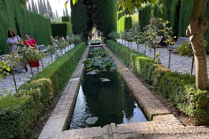 Private Tour to The Alhambra and Generalife from Motril port - FAQs
