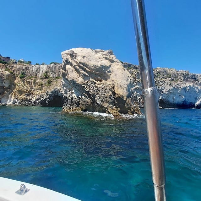 Private tour with seafood products and full beverage. - Key points / Takeaways