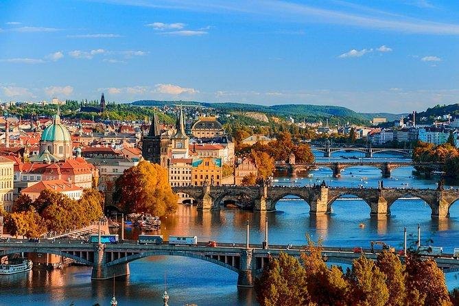 Private Transfer From Berlin to Prague With 2h of Sightseeing - Personalized Travel Experience