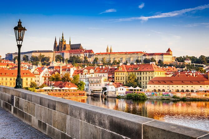 Private transfer from Passau to Prague, 2h Stop, Local driver - FAQs