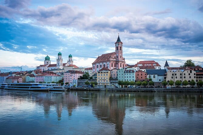 Private transfer from Prague to Passau, 2h of Sightseeing stop - A Practical Guide to the Experience
