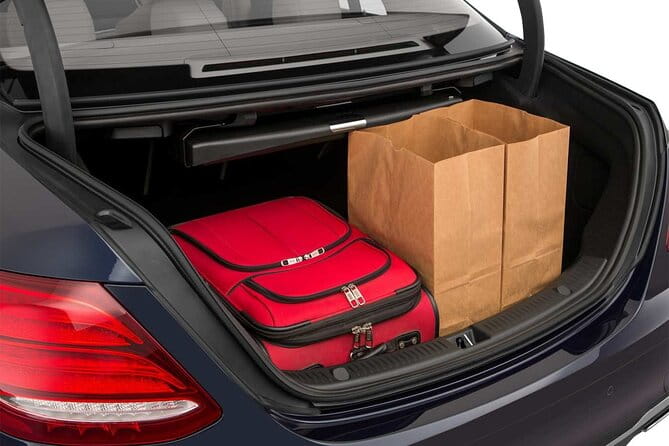 Private Transfer from Reykjavik to Reykjavik Airport KEF by Sedan - Key points / Takeaways