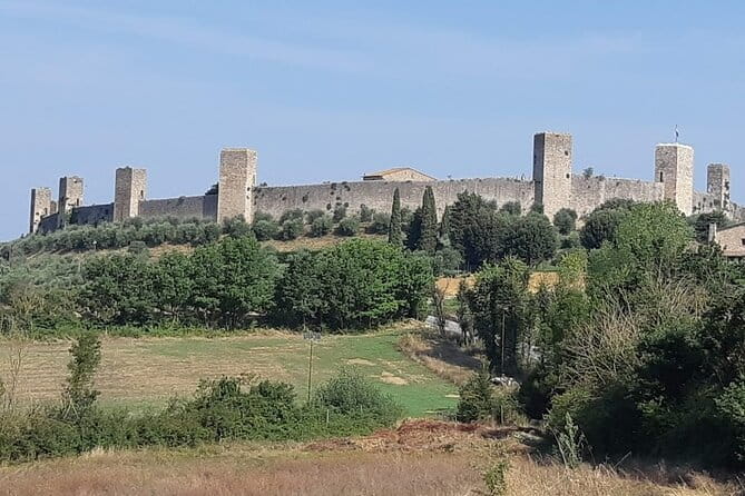 PRIVATE TRANSFER from Siena to Florence with stop in S Gimignano & Monteriggioni - Exploring Monteriggioni: A Fortress of Medieval Magic