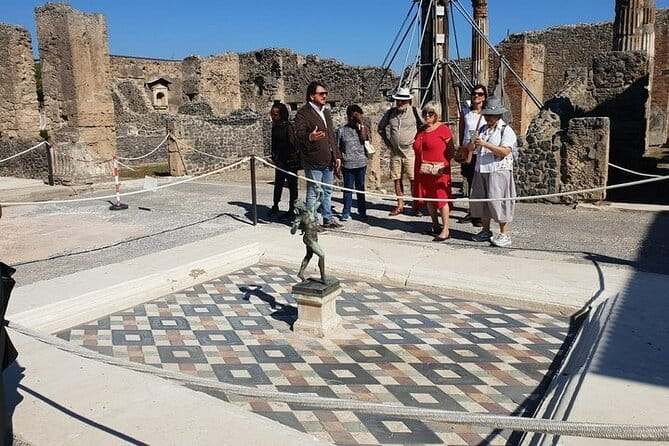 Private Transfer from Sorrento to Naples with 2-Hour Pompeii Tour - Who Should Book This?