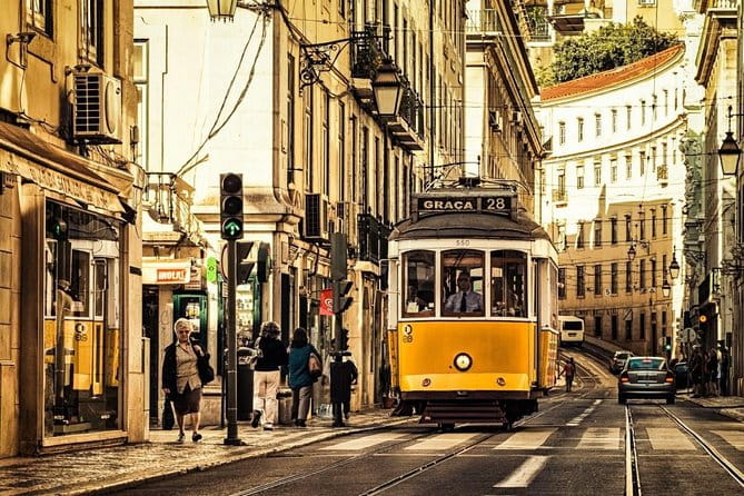 Private Transfer From / To Airport Lisboa x Lisboa - Key points / Takeaways