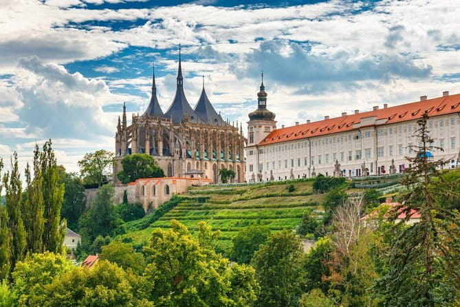 Private Transfer from Vienna to Prague with 1 hour Stop in Kutna Hora - Exploring the journey from Vienna to Prague