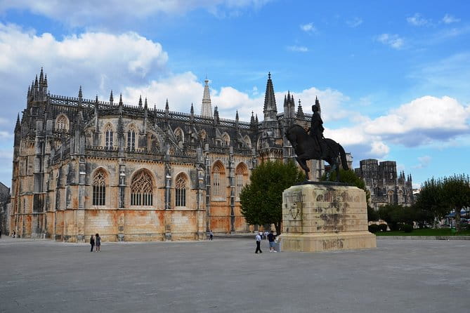 Private Transfer Lisbon-Porto with 2 (two) visits - Who Is This Tour Best For?