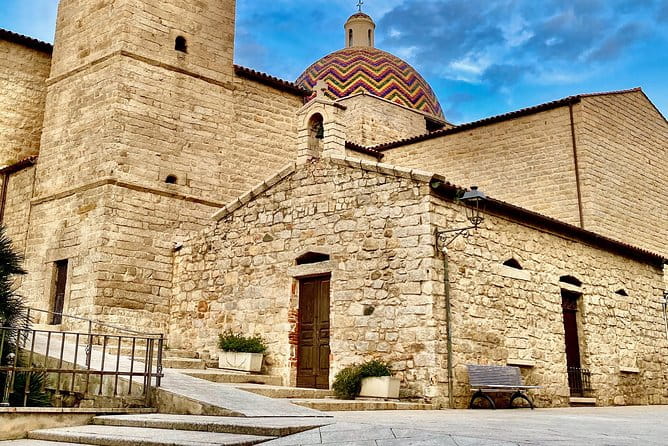 Private tuk-tuk tour with a stop at Pittulongu Beach - Why This Tour Might Be Worth Your While