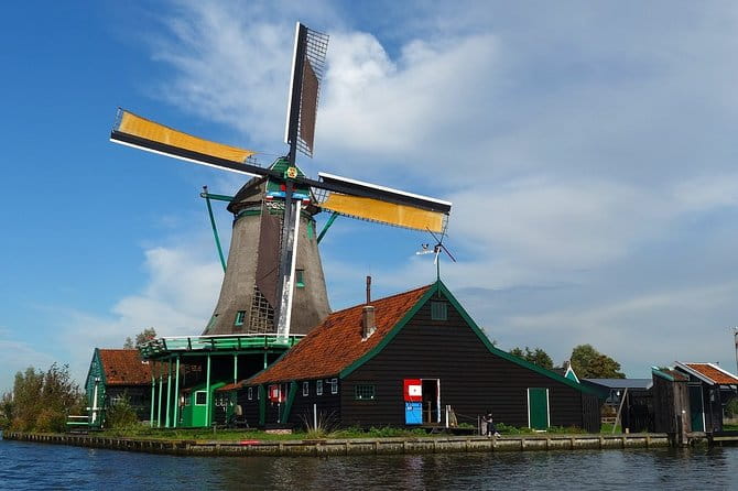 Private Tulip Fields, Windmills and Cheese Tour from Amsterdam - Exploring the best of Dutch spring in style and comfort