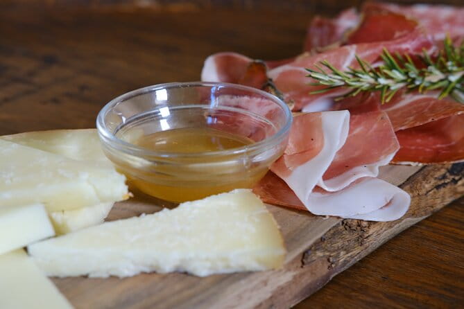 Private Tuscan Lunch with Wine & Evo oil tasting in the Vineyard - Behind-the-Scenes at the Vineyard