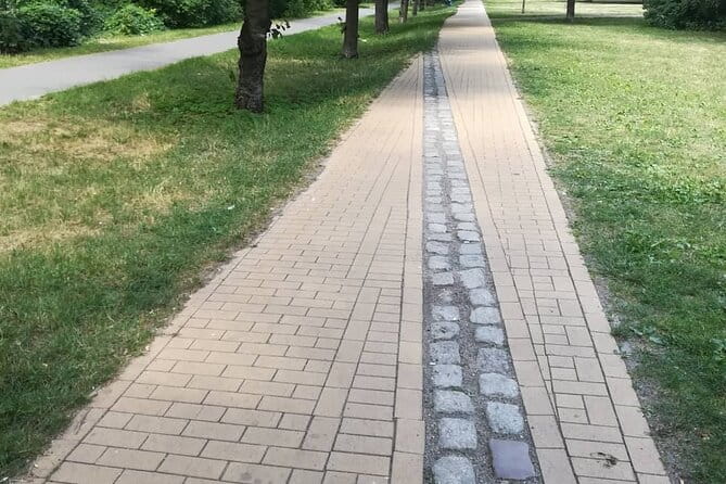 Private Up to 12 Guests-ONE RICKSHAW, E-Bikes, E-Scooters - The Sum Up: A Fun, Flexible Way to Discover Berlin