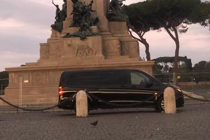 Private vip airport transfer from Fiumicino Airport to Civitavecchia Port - Entering the Fiumicino Airport: First Impressions