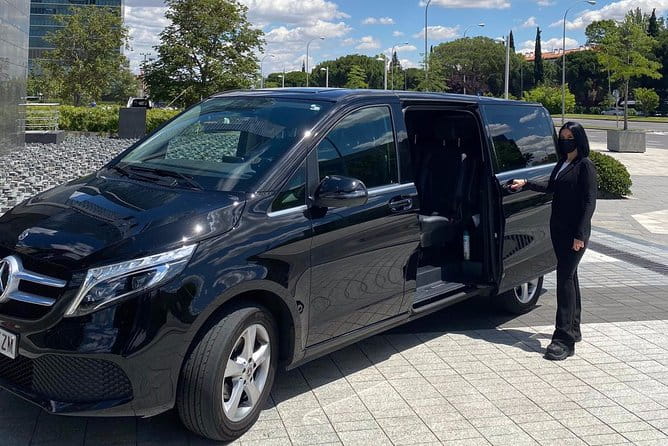 Private Visit to Alhambra in Granada from Seville - Key points / Takeaways