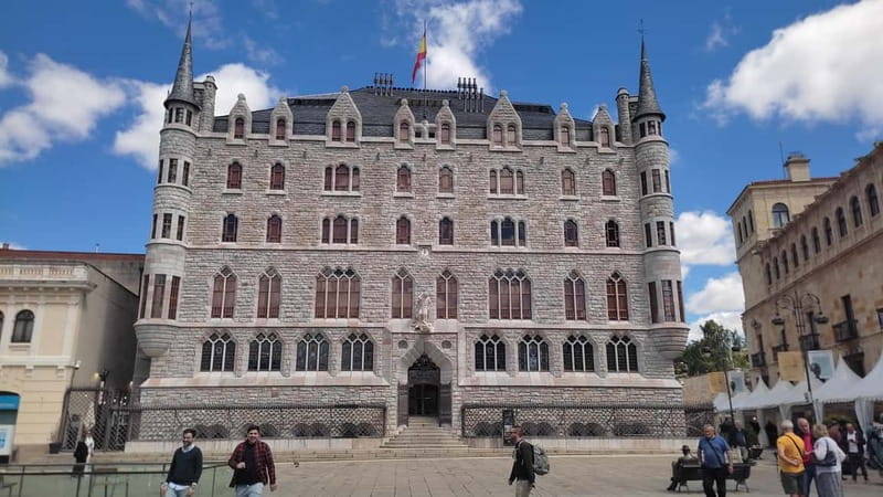 Private walking tour around León - Price and Logistics: Is It Worth It?