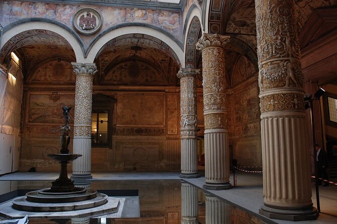 PRIVATE Walking Tour Around Medici Family - Tour Features