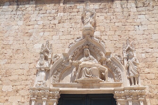 Private Walking Tour in Dubrovnik with Guide - Entering Dubrovnik’s Old Town: A Walk Through History