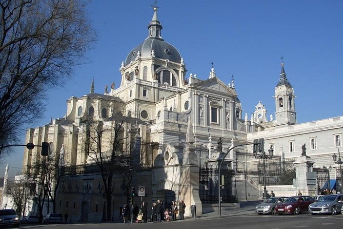 Private walking tour Madrid: Secrets and must - Walking Through Madrid’s Historic Heart: The Itinerary