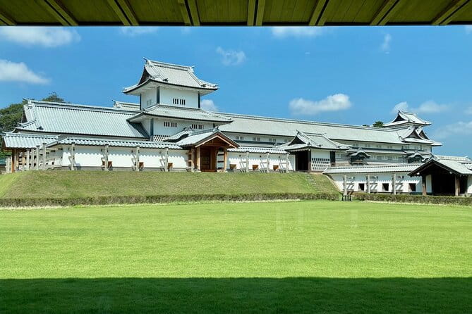Private Walking Tour of Kanazawas Historical Districts 4h - Local Cuisine Recommendations