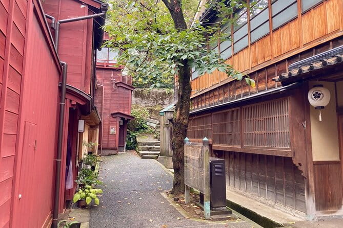 Private Walking Tour of Kanazawas Historical Districts 4h - Booking Information and Cancellation Policy