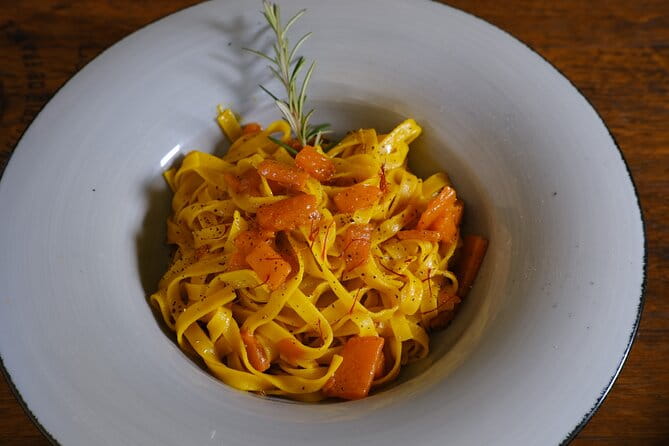 Private Wine & Evo oil tasting with Saffron Meal - An Inside Look at the Experience