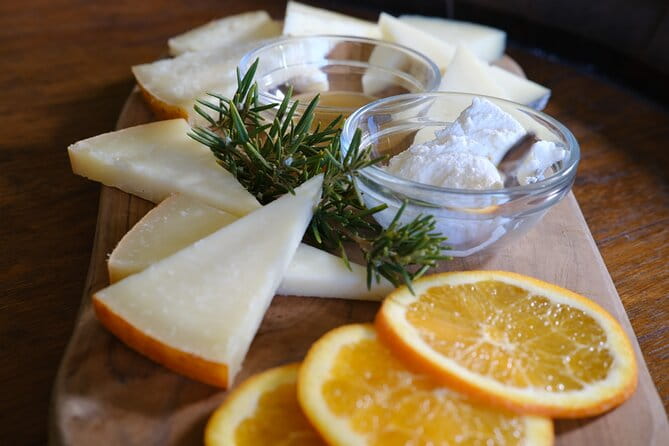 Private wine, Extra Virgin Olive Oils & Cheese Tasting - A Truly Tuscan Experience: Wine and Olive Oil in San Gimignanos Countryside