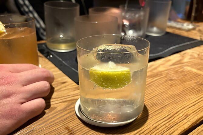 [Private]Shinjuku Night Walk & Golden Gai Bar Hopping Tour - Exploring Shinjuku at Night