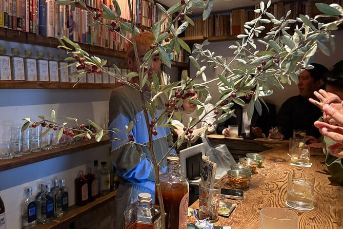 [Private]Shinjuku Night Walk & Golden Gai Bar Hopping Tour - Immersive Bar Hopping Experience