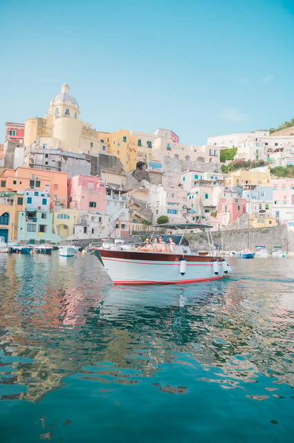 Procida: Sunset aperitif by boat - Key points / Takeaways