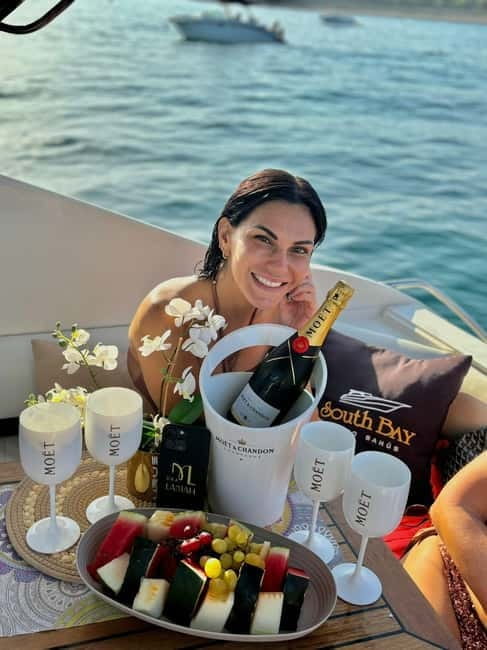 Puerto Banús: Bachelorette party on a yacht - Food and Drink: Customizing the Celebration