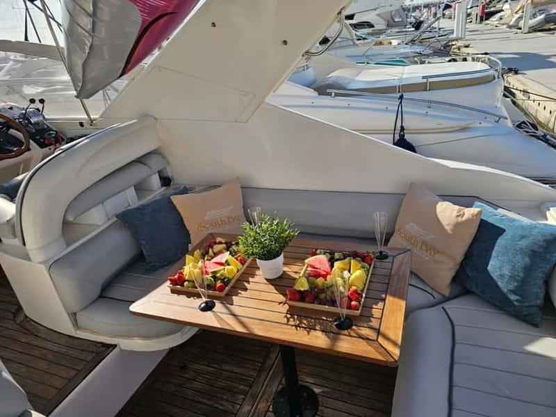 Puerto Banús: Bachelorette party on a yacht - Price and Logistics: Is It Worth It?