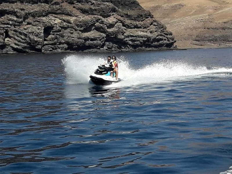 Puerto del Carmen: 40-Minute Jet Ski safari on Playa Chica - Who Would Love This Experience?