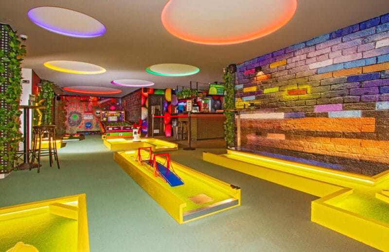 Puerto del Carmen: Indoor 18 hole Crazy Mini Golf Experience - Who Will Love This Experience?