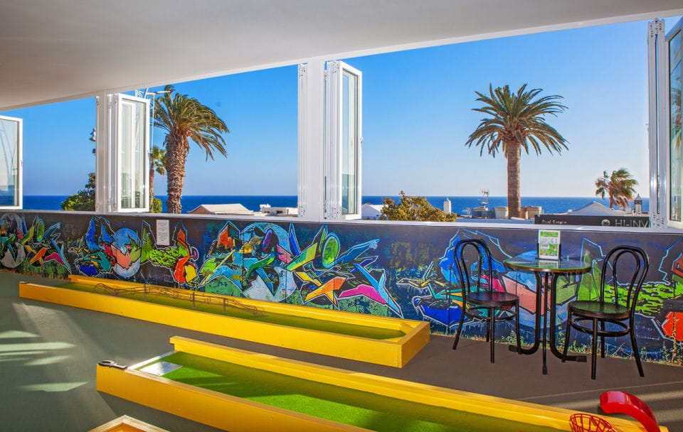 Puerto Del Carmen: Indoor 18 Hole Crazy Mini Golf Experience - Included Amenities and Equipment