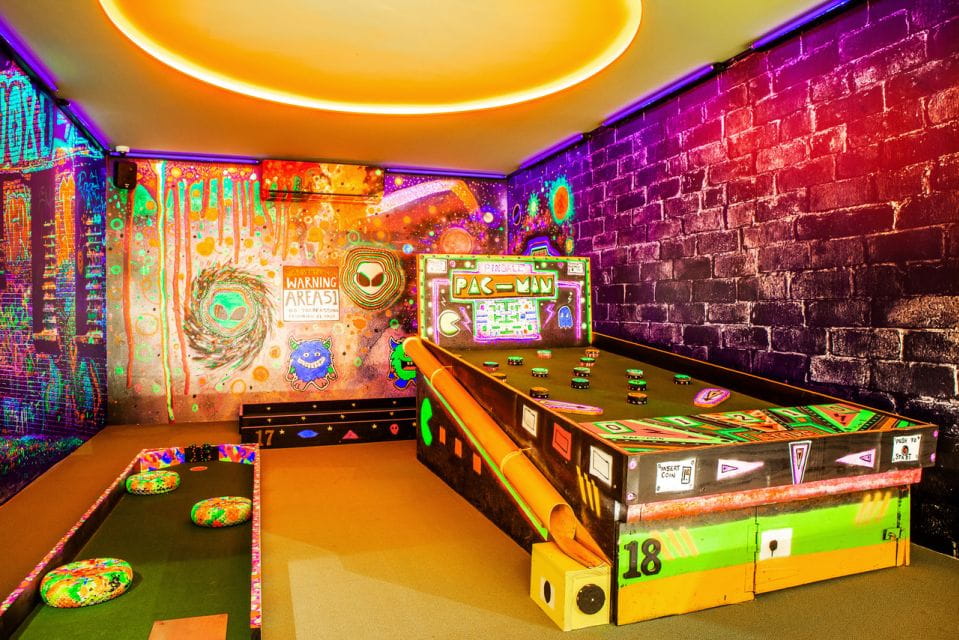 Puerto Del Carmen: Indoor 18 Hole Crazy Mini Golf Experience - Positive Customer Experiences