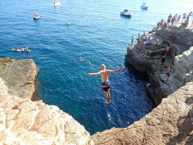 Pula: Boat & Kayak Adventure - Pula: Boat & Kayak Adventure – A Balanced Dive into Coastal Croatian Beauty