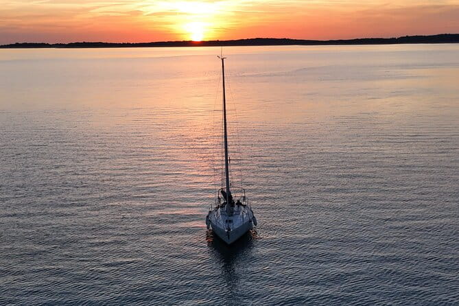 Pula: Private Golden Hour Sail - Dolphins, Drinks & Brijuni Views - The Onboard Drinks & Atmosphere