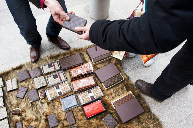 Quarteira Town & Gypsy Market Tour with Beach Bliss - Exploring the Gypsy Market and Quarteira Town