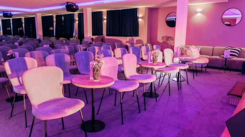 Quatsch Comedy Club Hamburg: Die Live Show - Logistics and Practical Tips