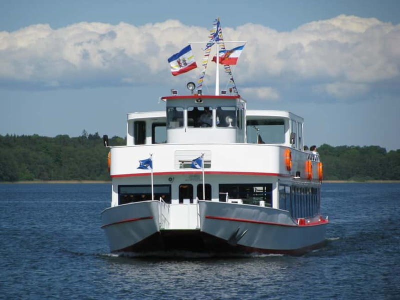 Ratzeburg Lake: 2-hour historical boat tour with entertainment - Key points / Takeaways