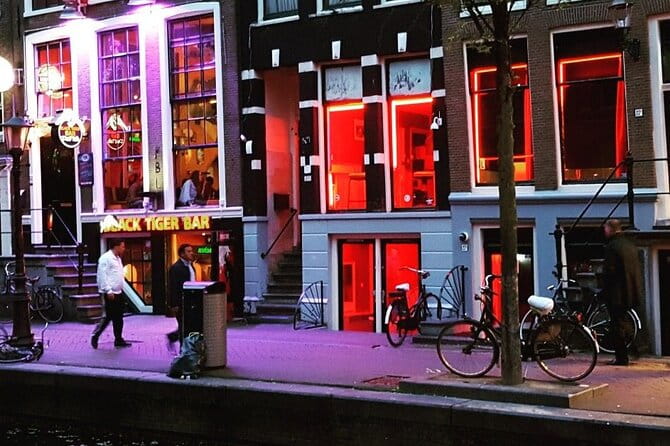Red Light District Primetime Private Tour for 18+ Only - The Main Event: Walking Through the Red Light District (De Wallen)