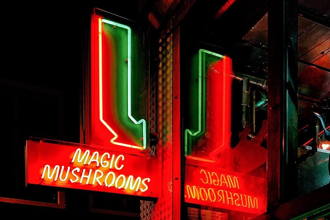 Red Light District Tour in Spanish Small Groups - History and Tolerance