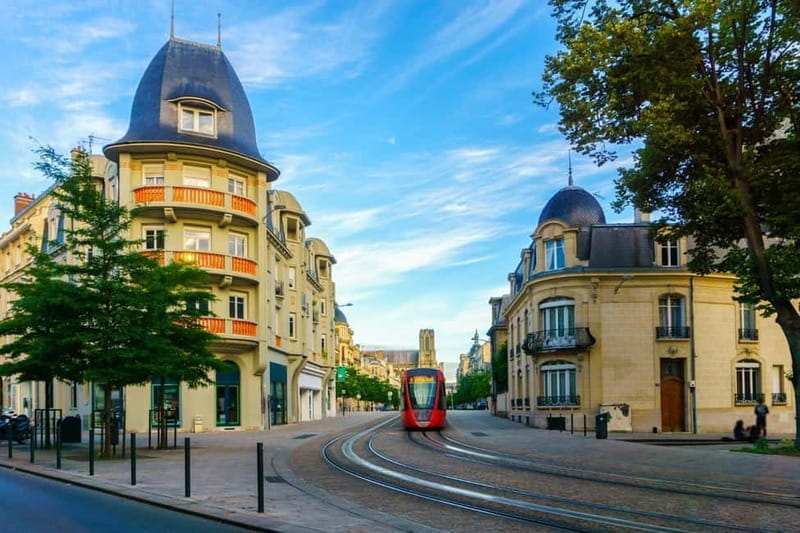 Reims: Express Walk with a Local in 60 minutes - Key Points / Takeaways