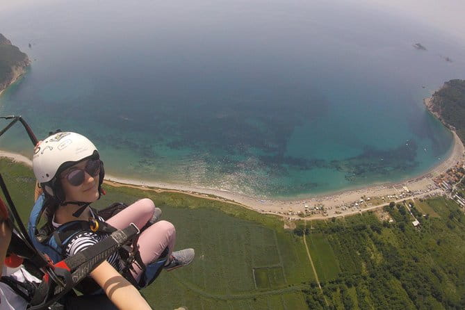 Relaxing flight in Petrovac - Exploring the Paragliding Adventure in Petrovac