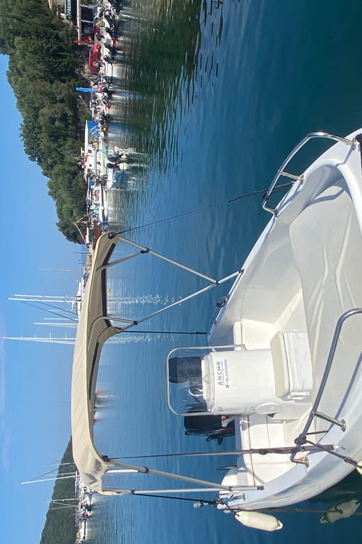 Rent a small boat 30 hp without license! - Price and Logistics