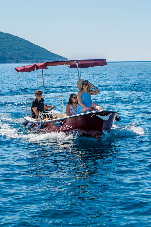 Rent a small boat without skipper - explore the islands - Key points / Takeaways