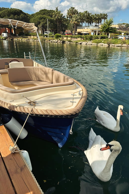 Rental of electric boats without a license - Electric Boat Rental in Provence: A Relaxing, License-Free Adventure