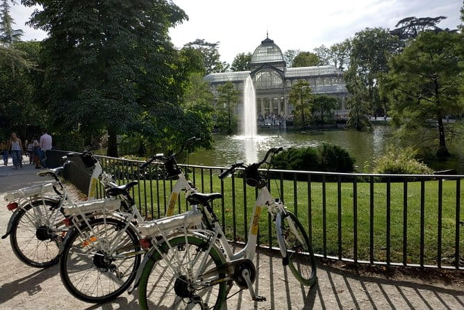 Retiro Park bike tour- Get transported to the XVI century - Exploring the Landmarks from the Seat of Your Bike